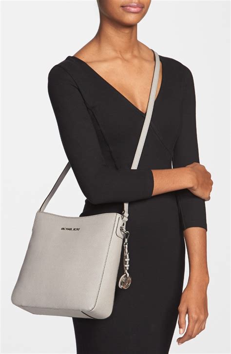 michael kors jet set crossbody pearl grey|Jet Set Medium Pebbled Leather Crossbody Bag .